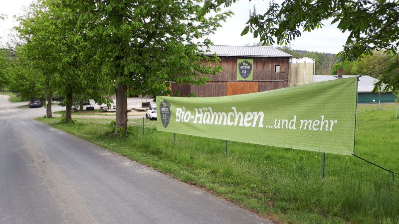 Biohühnchen aus eigener Zucht - Verkauf direkt ab Hof